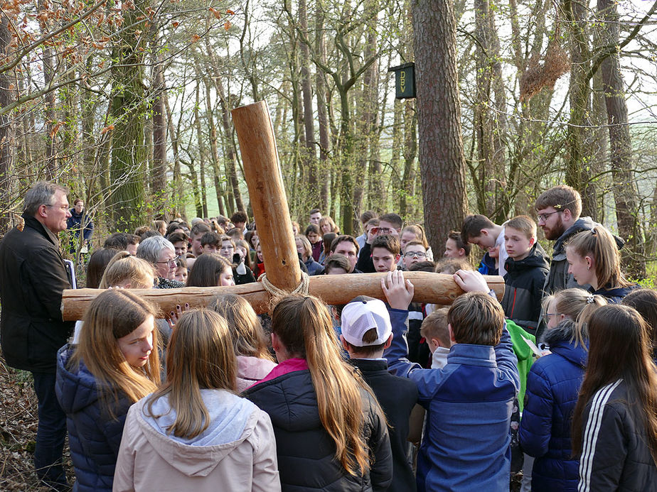 Ökumenischer Jugendkreuzweg in Naumburg (Foto: Karl-Franz Thiede)